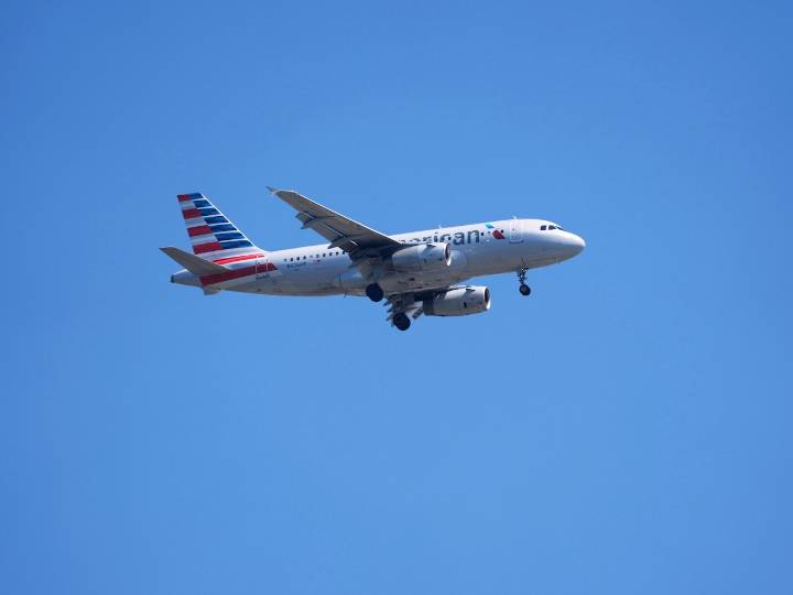 Flight to Boston slams brakes after plane crosses LAX runway without authorization