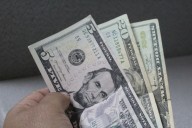 Sube el precio del dólar; así cotiza este inicio de semana