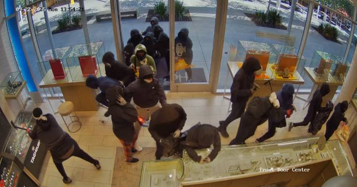 California jewelry store targeted in smash
