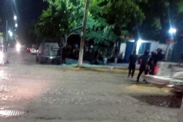 Atacan con explosivos patrulla y hallan embolsado en Sinaloa