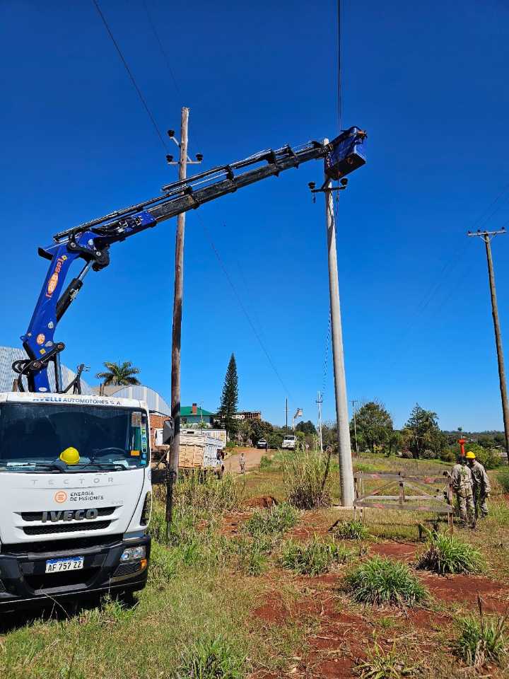 Refuerzan la línea troncal de energía entre Oberá y 25 de Mayo