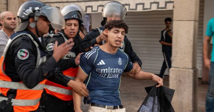 'Generación Z' en Marruecos protesta por reformas sociales, hay decenas de arrestados