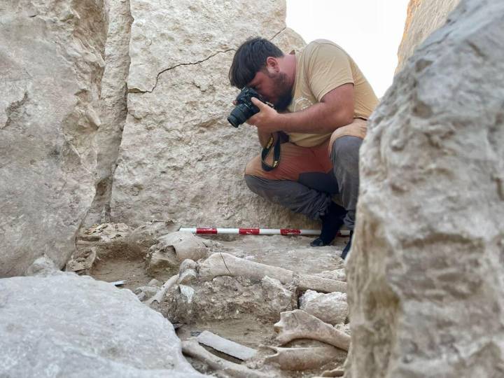 Investigadores de la UCA sacan a la luz un dolmen de más de 5.000 años en Teba