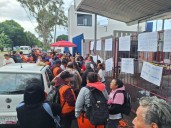 Protestan “naranjitas” por el supuesto retiro un bono