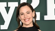 Jennifer Garner is glowing in stunning beach photo during summer vacation