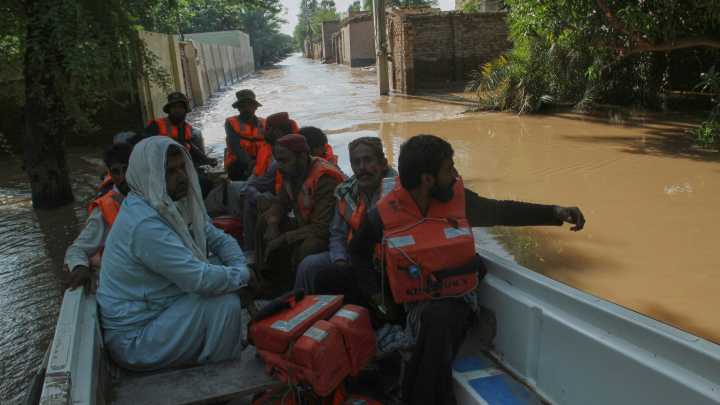 Floodwaters begin receding in a major Pakistani city but nearby towns face evacuations