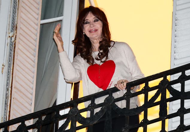"Che Milei ¡Qué olor a default! Te fumaste 1000 millones de dólares en dos días", escribió Cristina