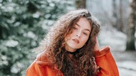 ¿Tienes el pelo rizado? Evita estos 5 errores que lo estropean