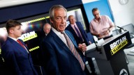 El auge del populista Reform UK de Nigel Farage provoca un goteo de deserciones en el Partido Conservador