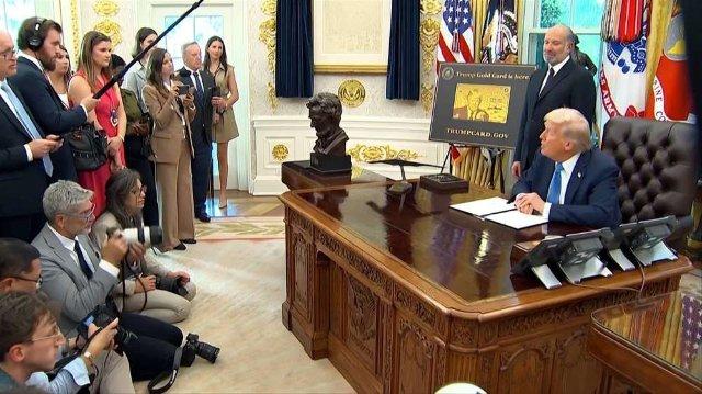 Trump arremete contra la libertad de expresión