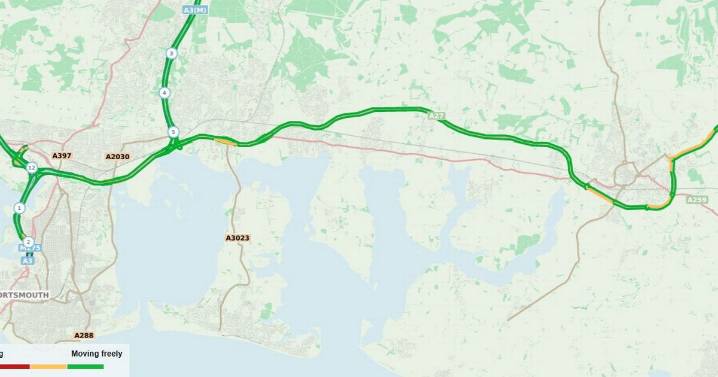 BREAKING Traffic chaos as major road closed in both directions after tarmac truck 'breaks down'