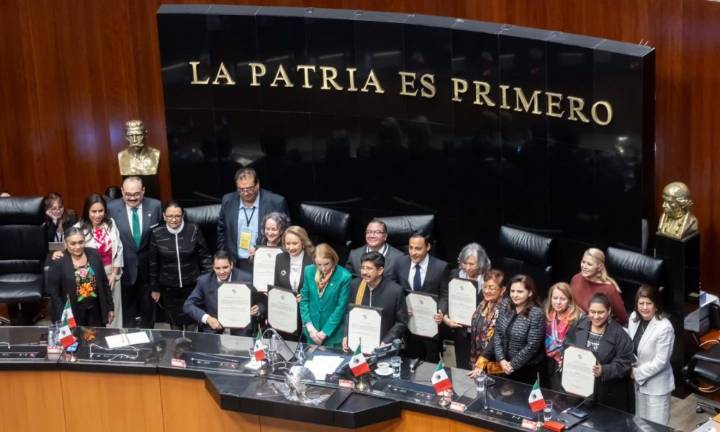 En medio de manifestaciones el Senado toma protesta a nuevos jueces y ministros