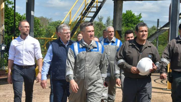 YPF reanuda el abastecimiento en el NEA con la llegada de barcazas a Barranqueras