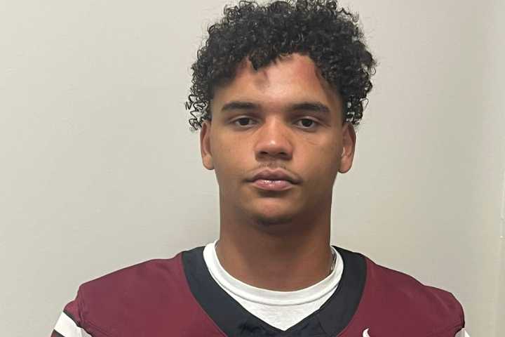 UNDER THE RADAR: '27 Crossett LB/WR Charles Moore Jr.