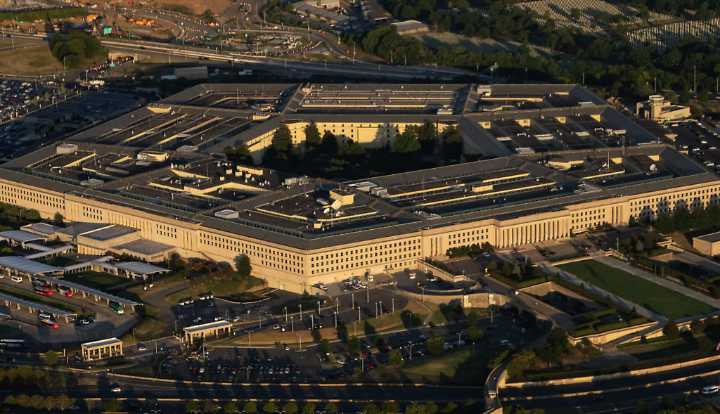 Donald Trump firma orden Ejecutiva para renombrar el Departamento de Defensa como Departamento de Guerra