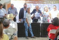 Christian Agúndez entrega 40 apoyos económicos al sector productivo