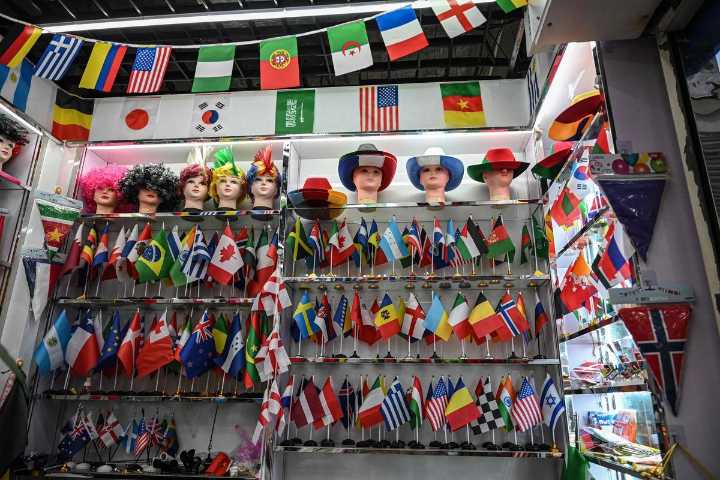 Aranceles de EU frenan producción china de artículos para Mundial 2026