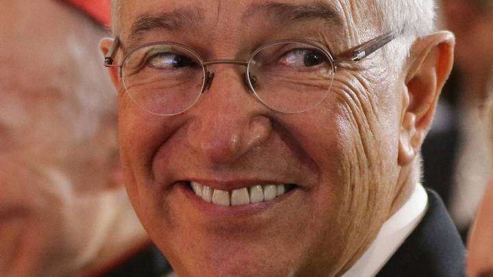 Salinas Pliego baja el tono y propone a Sheinbaum una mesa para negociar sus adeudos