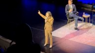 Kamala Harris responde a manifestantes propalestinos en un evento literario