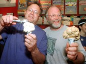 Ben & Jerry's se queda sin Jerry tras casi 50 años: cuál fue el escándalo que denunció el cofundador de la famosa heladería