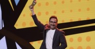 Bayona cierra la Comic-Con Málaga 2025 en el Hall M y deja abierta la puerta a proyectos sobre viajes en el tiempo