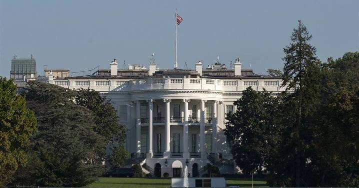 Congressional leaders leave White House meeting without deal to avoid government shutdown