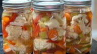 Cómo hacer pickles caseros en conserva: la receta artesanal de la abuela que sale deliciosa