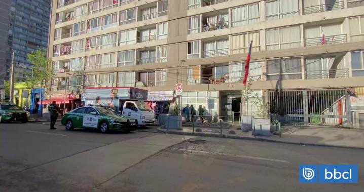Mujer apuñala a su pareja en Estación Central: indagan si ella y sus hijos sufrían VIF
