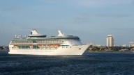 El crucero más grande del mundo flota por primera vez: parque acuático récord, 23 restaurantes y probable escala en España