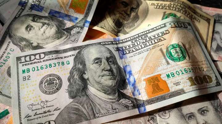 Bajó el dólar oficial tras el respaldo de Estados Unidos y la eliminación temporal de retenciones al agro