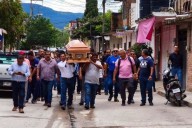 Sepultan a subsecretario de Evelyn; claman '¡Justicia!'