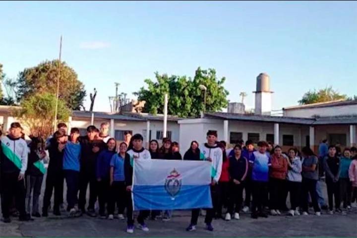 Santa Elena reconoció a los creadores de su bandera a 20 años del concurso