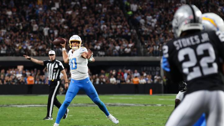 Monday Night Football: Justin Herbert 60-yard TD gives Chargers 17