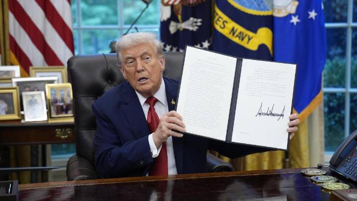 Trump firma una orden que hace efectivo el funcionamiento legal de TikTok en EE.UU.
