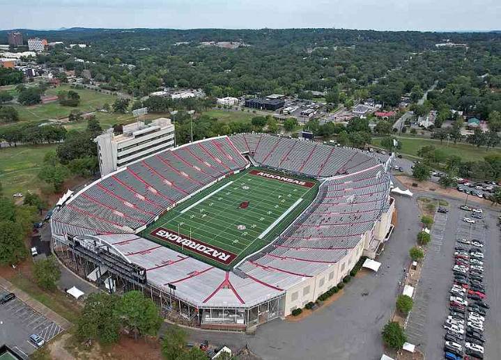 Alumni, government leaders look forward to showdown between Razorbacks, Red Wolves