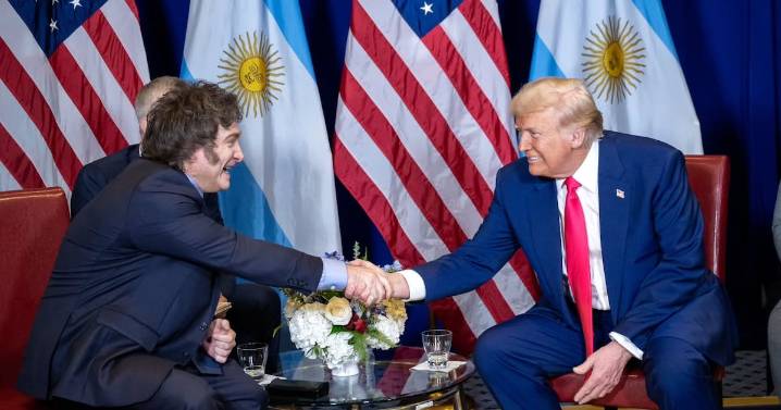 Trump ofrece inédito respaldo económico a gobierno de Milei en medio de sombrío panorama electoral de cara a legislativas de octubre