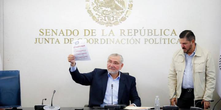 Adán Augusto López aclara que pagó casi 23 mdp en impuestos y sostiene que sabe quién está en su contra