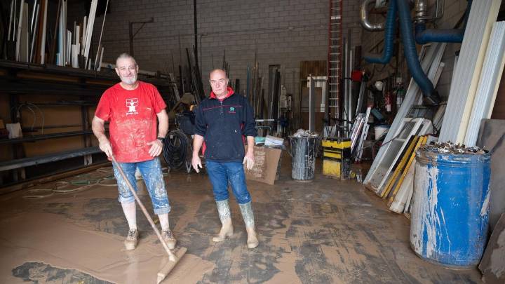 Las empresas de Cuarte de Huerva valoran los daños tras la tormenta: "El barro no sale solo. Aquí nos quedan días y días de trabajo"
