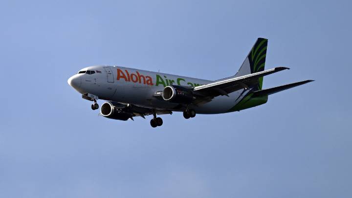 La historia del avión que perdió el techo en el aire: una azafata salió disparada y sobrevivieron 94 pasajeros