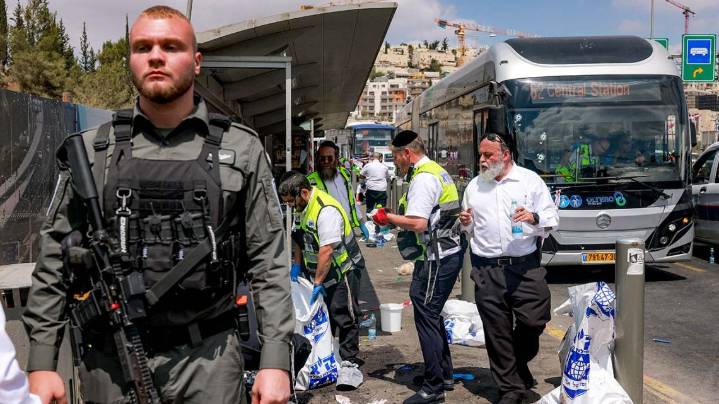 Ataque terrorista en una parada de autobuses en Jerusalén: al menos 6 muertos y 12 heridos