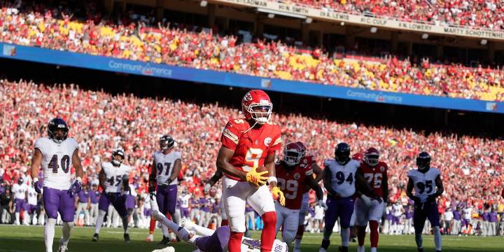Mahomes shines for Chiefs, Jackson adds to Ravens’ injury woes as Kansas City rolls to victory
