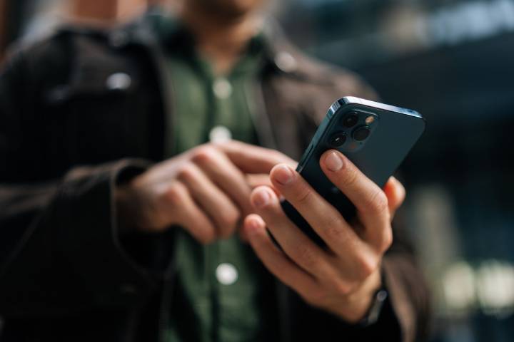 Survey: Do Canadians like to text, call or do face