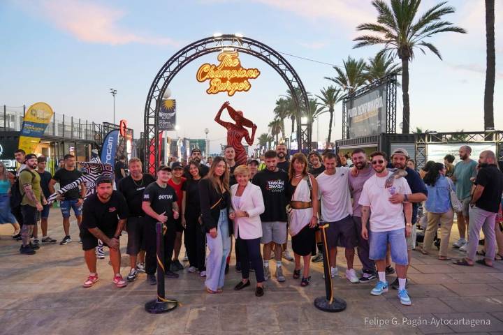 Cartagena se enamora de la hamburguesa gourmet con The Champions Burger