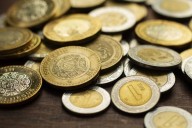 Toca peso-dólar otro mínimo por tensión en la Fed