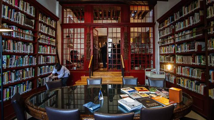 Conoce la Biblioteca de la Gastronomía Mexicana: un viaje entre libros, recetas y memoria culinaria