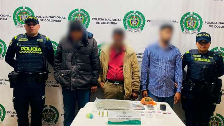 ¡Detenidos con drogas en un taxi! Tres capturados con más de 600 gramos de marihuana en Bogotá