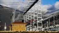 España se queda sin luz para nuevas fábricas, casas o coches eléctricos: "Son los juegos del hambre"