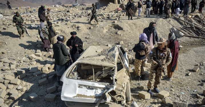 Al menos 21 muertos, la mayoría mujeres y niños, en un bombardeo de aviación en Pakistán