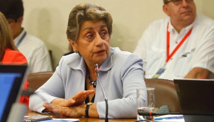 Piden a Ministra de Obras Públicas que concurra a Comisión de la Cámara por atraso en proyecto tren Santiago