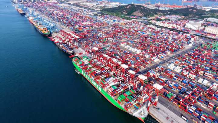 China's August U.S. shipments plunge 33% as overall exports growth slows